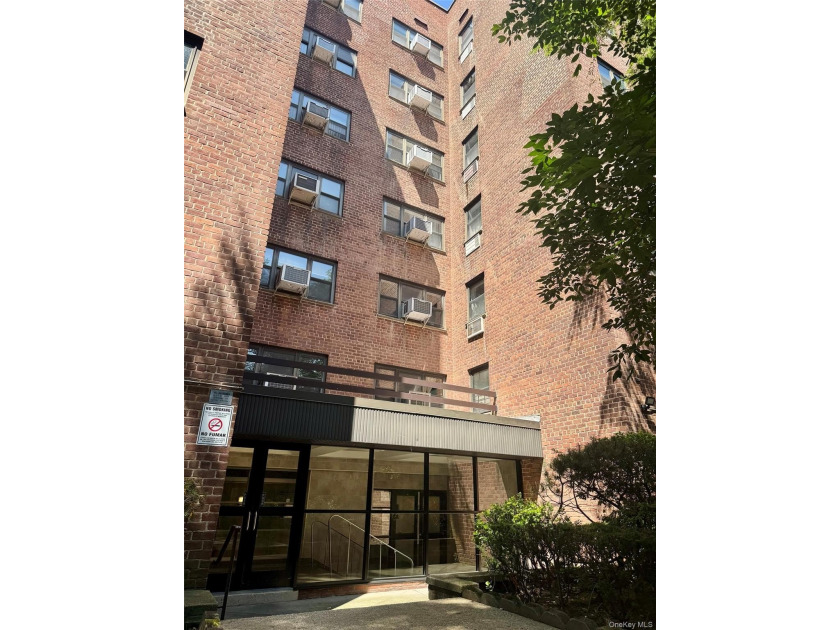 Welcome to this spacious, bright, and airy one-bedroom - Beach Home for sale in Flushing, New York on Beachhouse.com