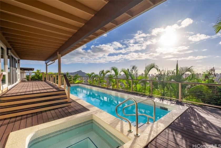 Ultra-Captivating Single Level Home with Panoramic Views, 38 - Beach Home for sale in Honolulu, Hawaii on Beachhouse.com