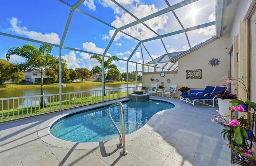 GORGEOUS 3/2 LAKEFRONT VILLA & PRIVATE POOL feels like a - Beach Home for sale in Lake Worth, Florida on Beachhouse.com