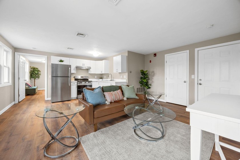 Nestled above Bumbula ''It's All About Me,'' Unit D at 425 Main - Beach Condo for sale in Chatham, Massachusetts on Beachhouse.com