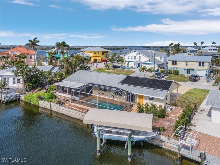 WHETHER YOU'RE LOOKING FOR A SAVVY INVESTMENT PROPERTY OR A - Beach Home for sale in Matlacha, Florida on Beachhouse.com