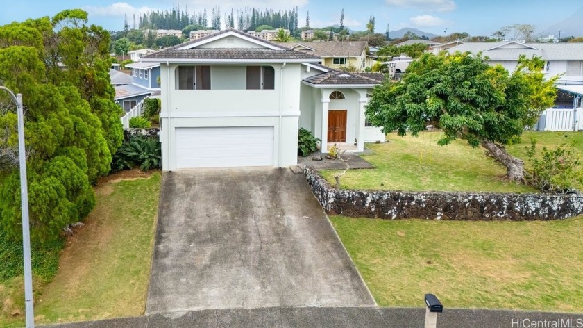 Rarely available  move-in ready! New flooring just completed Jan - Beach Home for sale in Kaneohe, Hawaii on Beachhouse.com