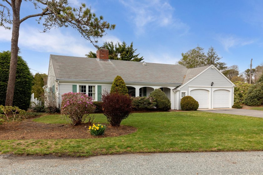 Located in desirable Par Three Estates, this 3-bedroom, 2 full - Beach Home for sale in South Yarmouth, Massachusetts on Beachhouse.com