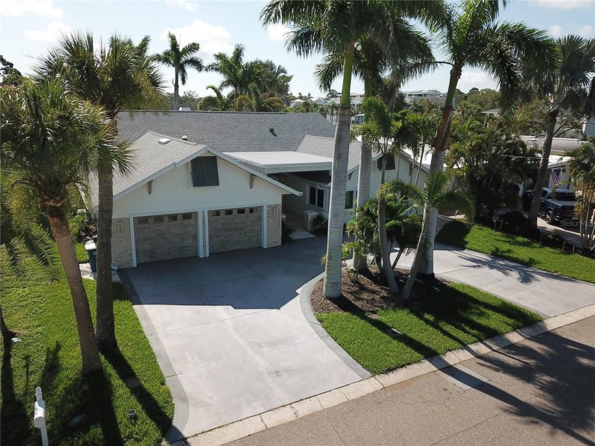 WATERFRONT OPPORTUNITY! This remarkable 3,118 sq. ft. Clearwater - Beach Home for sale in Clearwater, Florida on Beachhouse.com