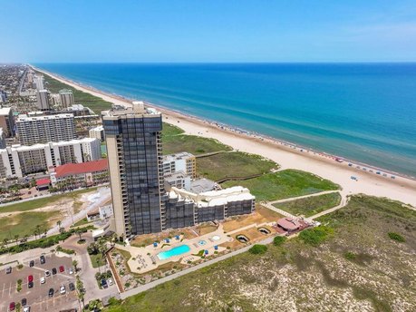 Welcome to your spacious 4-bedroom, 3-bathroom, fully furnished - Beach Condo for sale in South Padre Island, Texas on Beachhouse.com