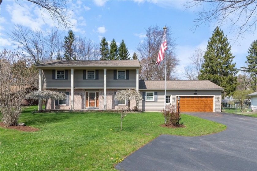 OPEN HOUSE SUNDAY APRIL 27TH 1:00-2:30! Welcome to 1212 Majestic - Beach Home for sale in Webster, New York on Beachhouse.com