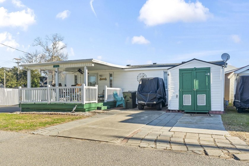 Welcome to this charming 2-bedroom, 2-bath home located on a - Beach Home for sale in Myrtle Beach, South Carolina on Beachhouse.com