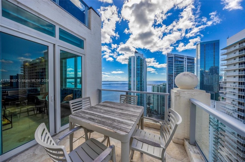 Immaculate corner penthouse with 2 master suites and 2.5 baths - Beach Condo for sale in Miami, Florida on Beachhouse.com