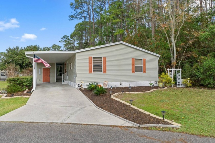 Welcome to your Home Sweet Home on the Pond! This beautifully - Beach Home for sale in Homosassa, Florida on Beachhouse.com