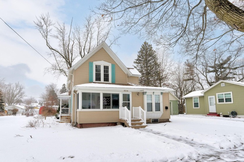 Charming and spacious, this home is just 4 short blocks to Kids - Beach Home for sale in South Haven, Michigan on Beachhouse.com