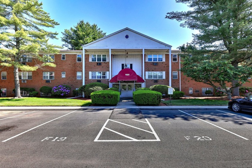 Handyman Special! Desirable Colonial Manor 1 bed, 1 bath, comes - Beach Condo for sale in Milford, Connecticut on Beachhouse.com