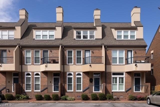 Beautifully renovated townhouse with gracious open floor plan on - Beach Condo for sale in Portsmouth, Virginia on Beachhouse.com