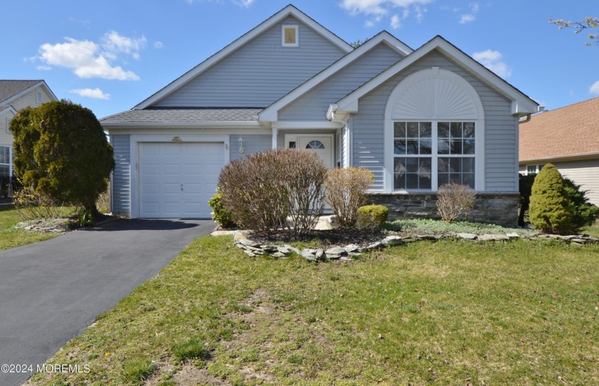 WELCOME TO THIS BRIGHT, SUNNY AND LOVELY ASHFORD MODEL WITH A 4 - Beach Home for sale in Toms River, New Jersey on Beachhouse.com