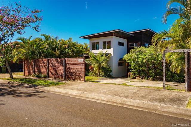 Stunning custom home with sweeping ocean views throughout on a - Beach Home for sale in Haleiwa, Hawaii on Beachhouse.com