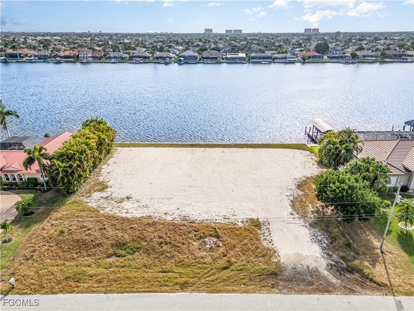 This is for two buildable and oversized lots, a four lot site of - Beach Lot for sale in Cape Coral, Florida on Beachhouse.com