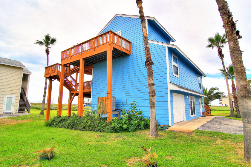 Very nice home. Refreshing community pool! Easy beach - Beach Vacation Rentals in Port Aransas, Texas on Beachhouse.com