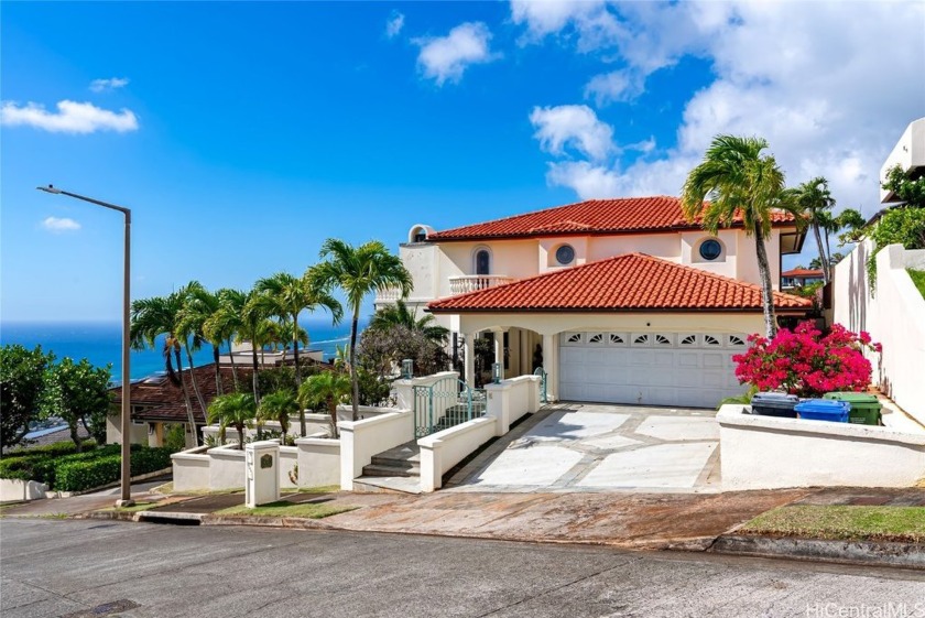 Captivating sunsets, unobstructed views of the ocean, Diamond - Beach Home for sale in Honolulu, Hawaii on Beachhouse.com