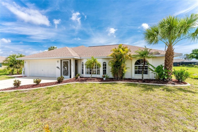 Brand new pool cage and fully resurfaced pool! This turnkey - Beach Home for sale in Rotonda West, Florida on Beachhouse.com