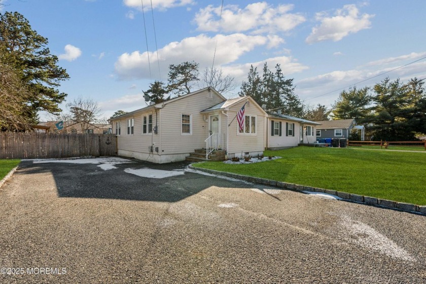 HOME SWEET HOME IS ALL YOU WILL SAY WHEN YOU LOOK AT THIS - Beach Home for sale in Brick, New Jersey on Beachhouse.com