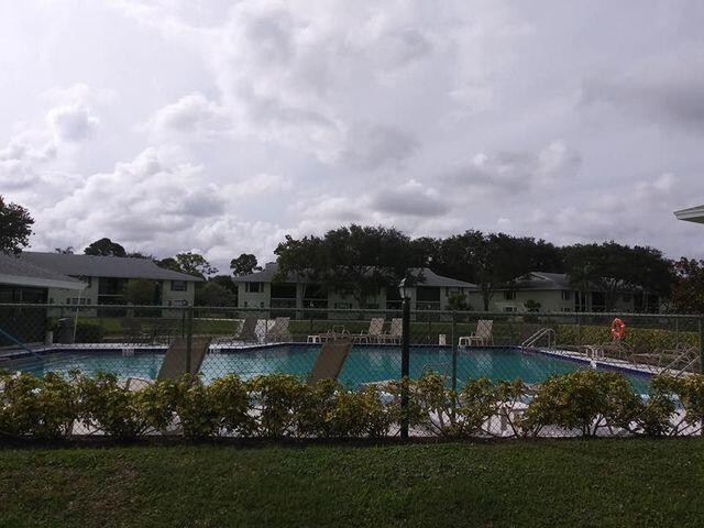 Gorgeous second floor condo in the heart of downtown Gardens - Beach Condo for sale in Palm Beach Gardens, Florida on Beachhouse.com