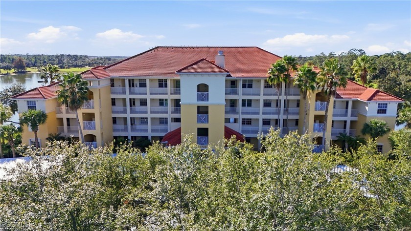 Enjoy easy Florida living in this top-floor, 2-bedroom, 2-bath - Beach Condo for sale in Fort Myers, Florida on Beachhouse.com