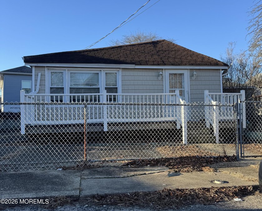 Great opportunity in Keansburg for the right buyer. Welcome to - Beach Home for sale in Keansburg, New Jersey on Beachhouse.com