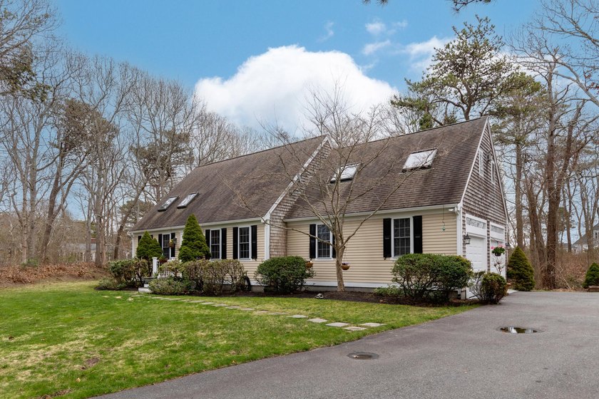 Beautifully maintained 3BR/3BA home near Cummaquid Golf Club - Beach Home for sale in Yarmouth Port, Massachusetts on Beachhouse.com