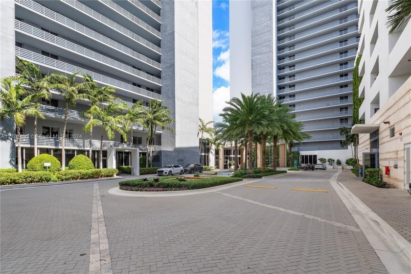 Contemporary Ocean View Living. This 2 bedroom plus den is the - Beach Condo for sale in North Miami Beach, Florida on Beachhouse.com