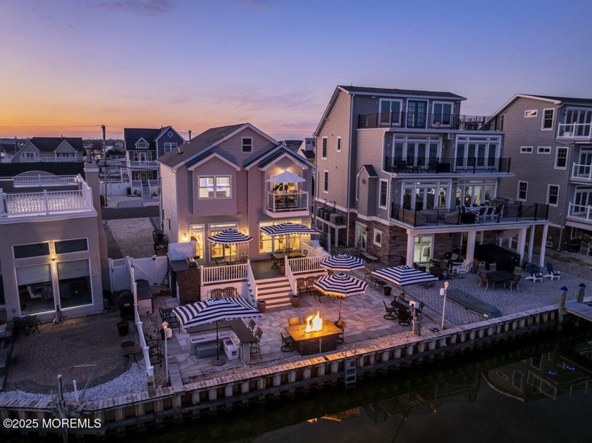 BAYFRONT LIVING AT ITS FINEST! This gorgeous Bayfront home is - Beach Home for sale in Toms River, New Jersey on Beachhouse.com