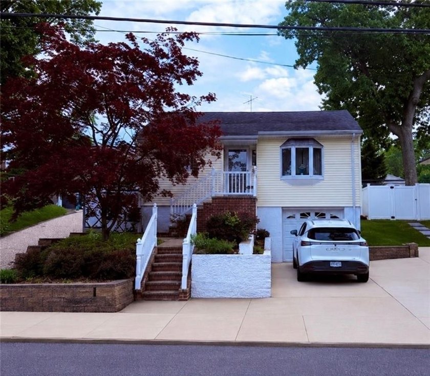 Opportunity meets location at 18 Cypress Avenue, a property - Beach Home for sale in Staten Island, New York on Beachhouse.com