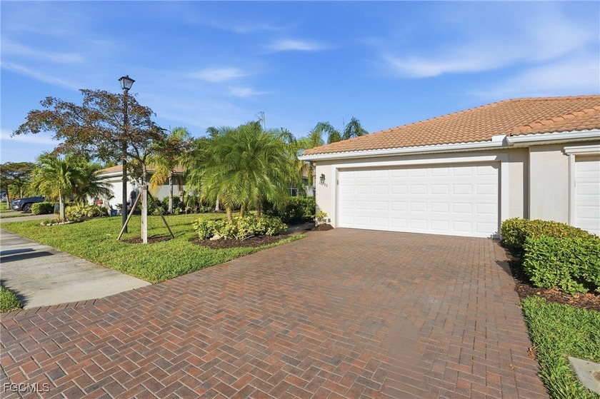 Imagine waking up each morning to peaceful lake views, sunlight - Beach Home for sale in Fort Myers, Florida on Beachhouse.com