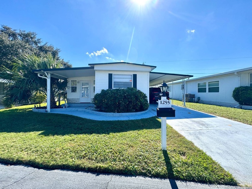 LAND LEASE $859 IN COLONIAL COLONY SOUTH 55+ COMMUNITY This 1972 - Beach Home for sale in Daytona Beach, Florida on Beachhouse.com