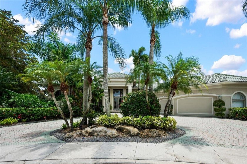 Beautiful one owner estate on the cul-de-sac over 60 feet of - Beach Home for sale in West Palm Beach, Florida on Beachhouse.com