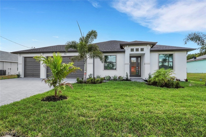 Welcome home! This stunning Hardwyn Signature model, an - Beach Home for sale in Cape Coral, Florida on Beachhouse.com