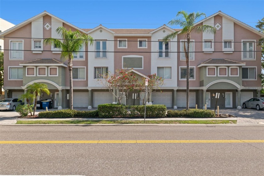 Introducing this stunning waterfront townhome in the - Beach Townhome/Townhouse for sale in Clearwater, Florida on Beachhouse.com