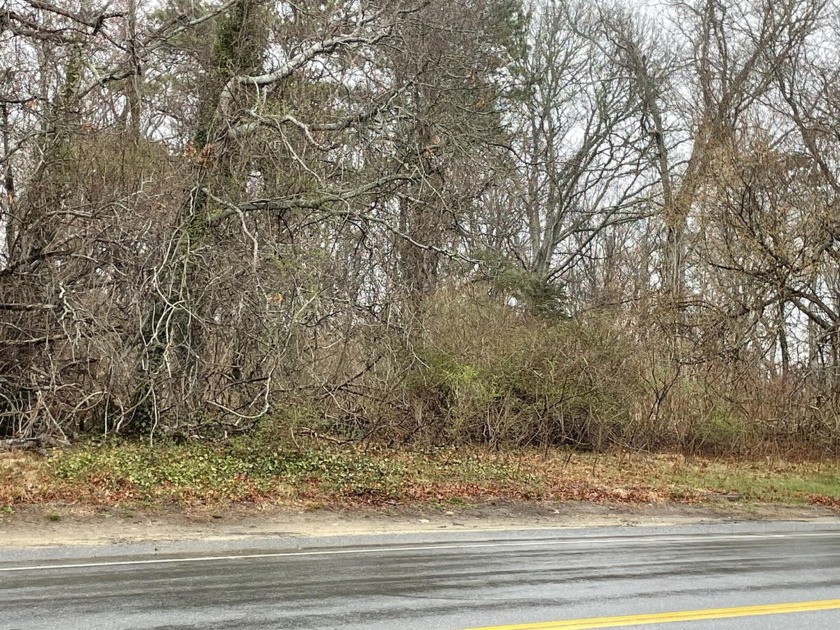 This vacant parcel is perfectly located for a variety of - Beach Lot for sale in Barnstable, Massachusetts on Beachhouse.com