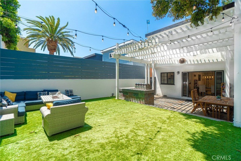 House built for entertainment. All three bedrooms upstairs - Beach Home for sale in Redondo Beach, California on Beachhouse.com