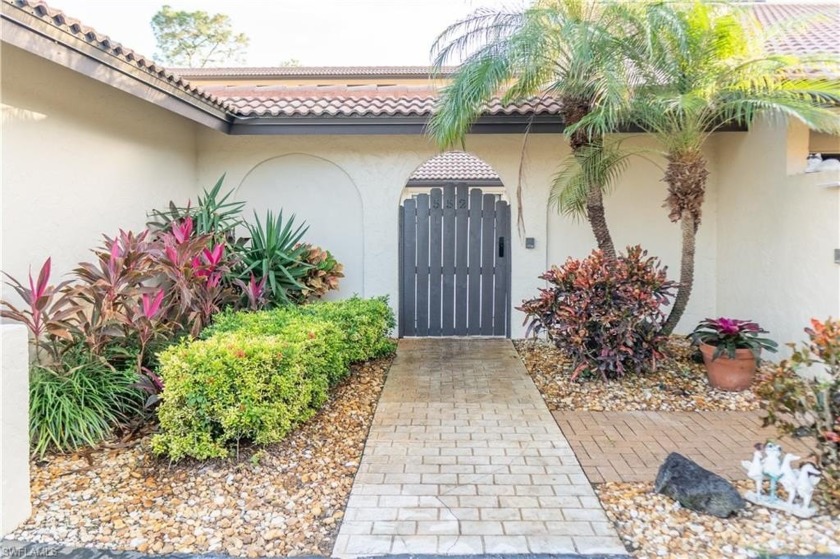 welcome to your Tuscany villa. 2 bedroom 2 bath plus den with - Beach Home for sale in Naples, Florida on Beachhouse.com