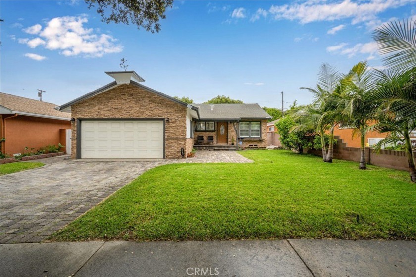 This upgraded home features an open concept floor plan and great - Beach Home for sale in Long Beach, California on Beachhouse.com