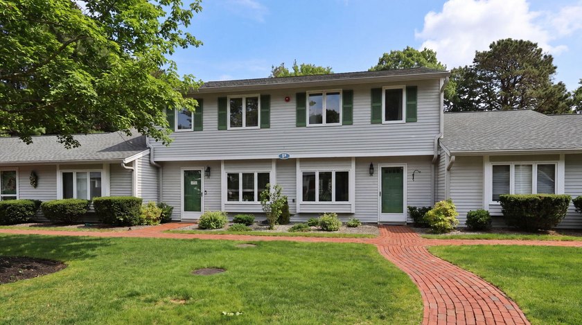 Well-maintained townhouse-style condo in Quashnet Valley East - Beach Condo for sale in Mashpee, Massachusetts on Beachhouse.com