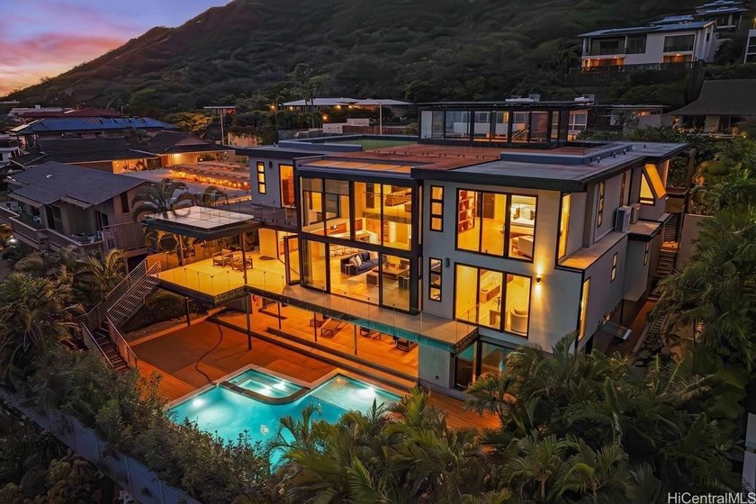 Striking modern architectural residence in the Diamond Head View - Beach Home for sale in Honolulu, Hawaii on Beachhouse.com
