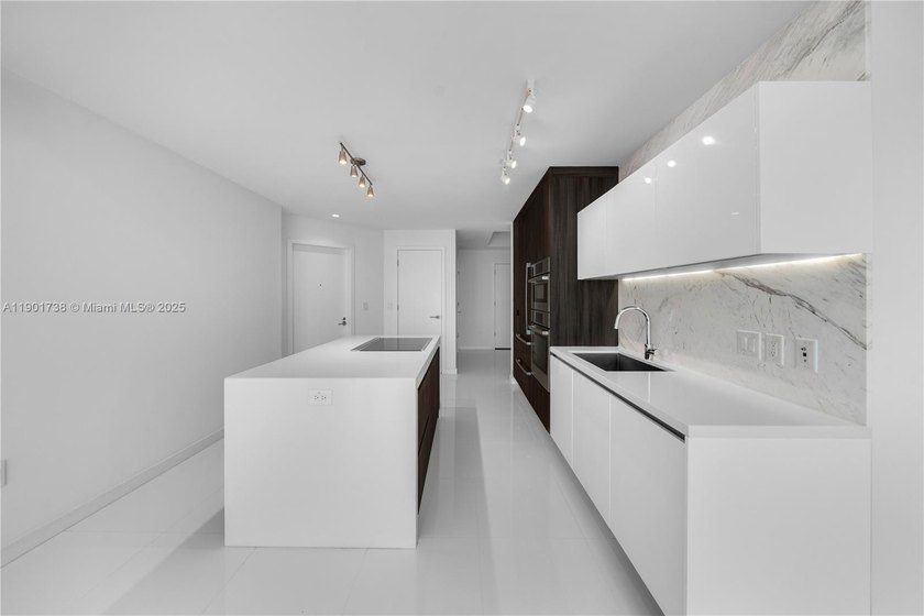 Welcome to this luxurious apartment in the heart of downtown - Beach Condo for sale in Miami, Florida on Beachhouse.com