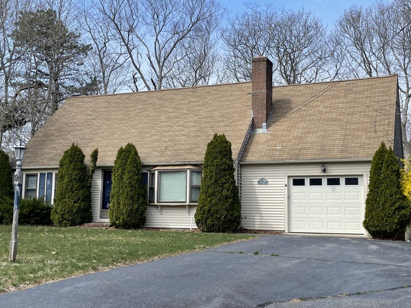 Tucked away on a quiet cul-de-sac, this 3-bedroom, 2 full bath - Beach Home for sale in Centerville, Massachusetts on Beachhouse.com