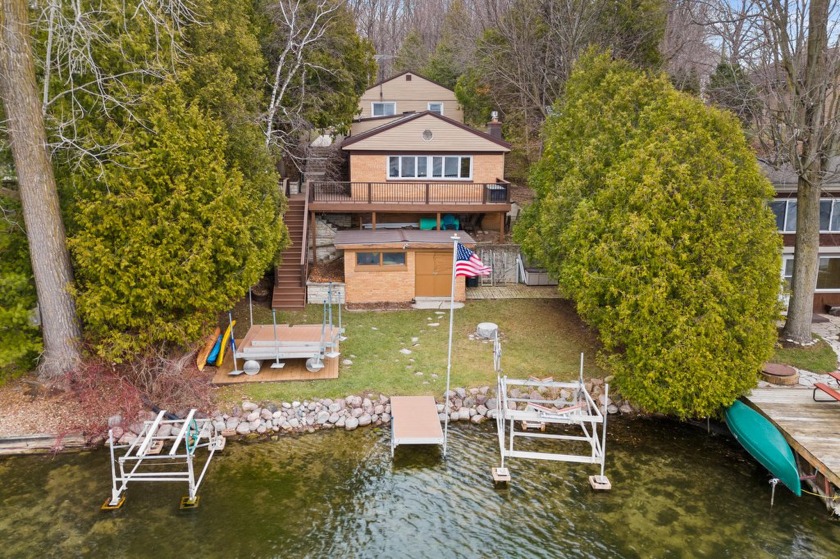 This 3-bedrooom lake house is the ultimate retreat, 50ft of - Beach Home for sale in Manitowoc, Wisconsin on Beachhouse.com