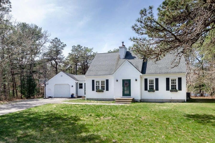 Spacious, chic, bathed in sunlight and just what you've been - Beach Home for sale in Mashpee, Massachusetts on Beachhouse.com