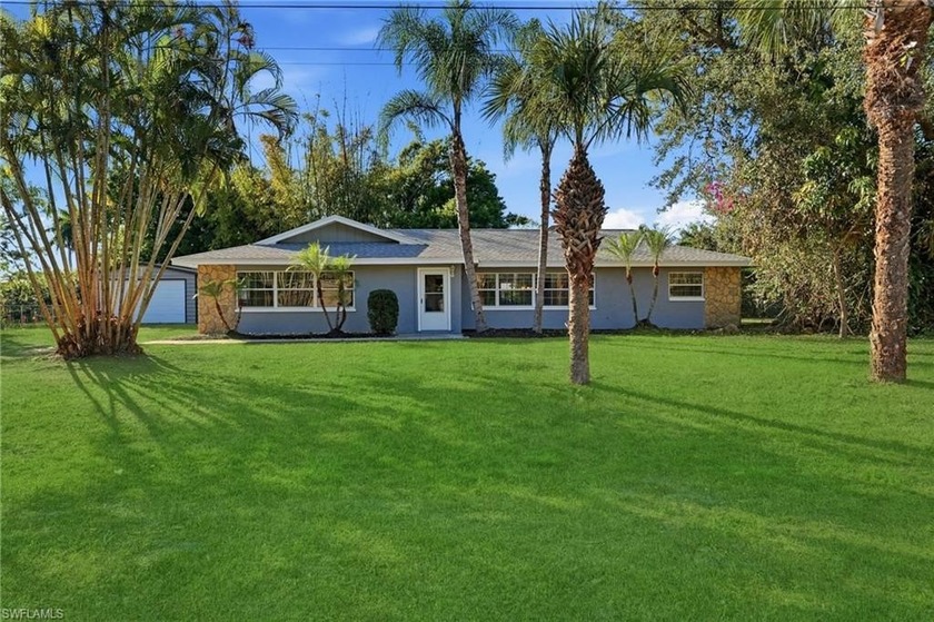 ***FANTASTIC FLAMINGO DRIVE*** This sprawling Waterfront Ranch - Beach Home for sale in North Fort Myers, Florida on Beachhouse.com