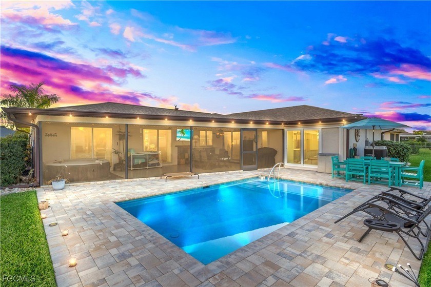 BEAUTIFUL SPARKLING POOL HOME! This 3-bedroom, 2-bath pool home - Beach Home for sale in Cape Coral, Florida on Beachhouse.com