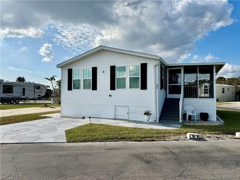 Welcome to Palmetto Palms, a highly sought-after 55+ community - Beach Home for sale in Fort Myers, Florida on Beachhouse.com