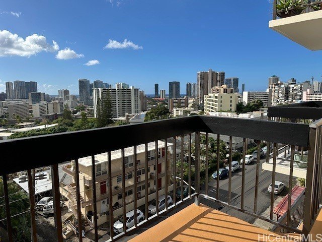 Spacious Studio in the Makikilani Plaza Condominium. Good city - Beach Condo for sale in Honolulu, Hawaii on Beachhouse.com