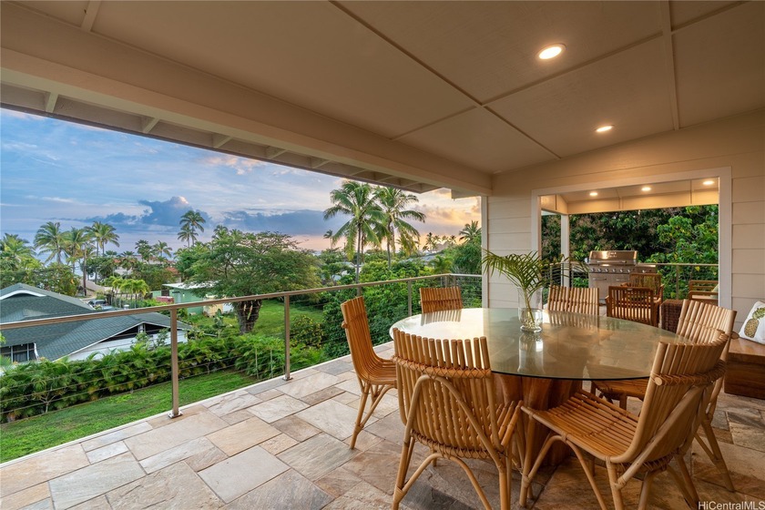 THIS ONE HAS IT ALL! Ocean views, large level lot, over 5,300 - Beach Home for sale in Kailua, Hawaii on Beachhouse.com
